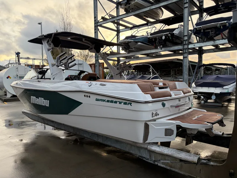 Slide: The Image of Malibu Wakesetter 23 LSV 2025 - 6
