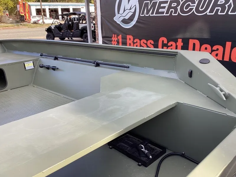 Slide: The Image of Edge Boats 656-SPORTSMAN 2026 - 18