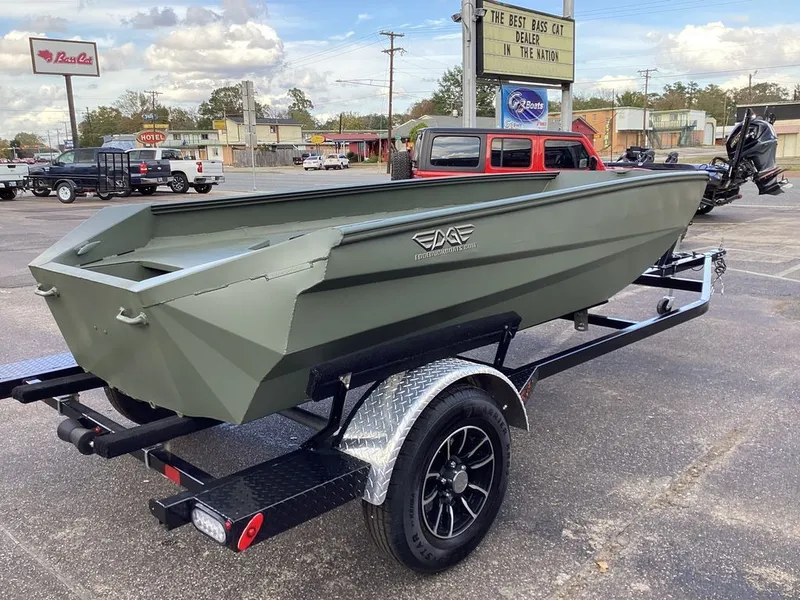 Slide: The Image of Edge Boats Sportsman 550 2026 - 11