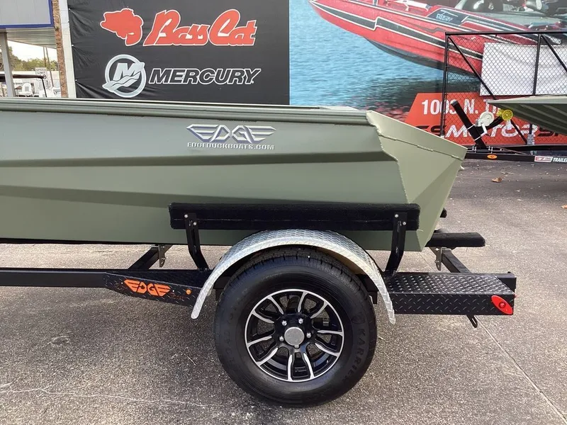 Slide: The Image of Edge Boats Sportsman 550 2026 - 16