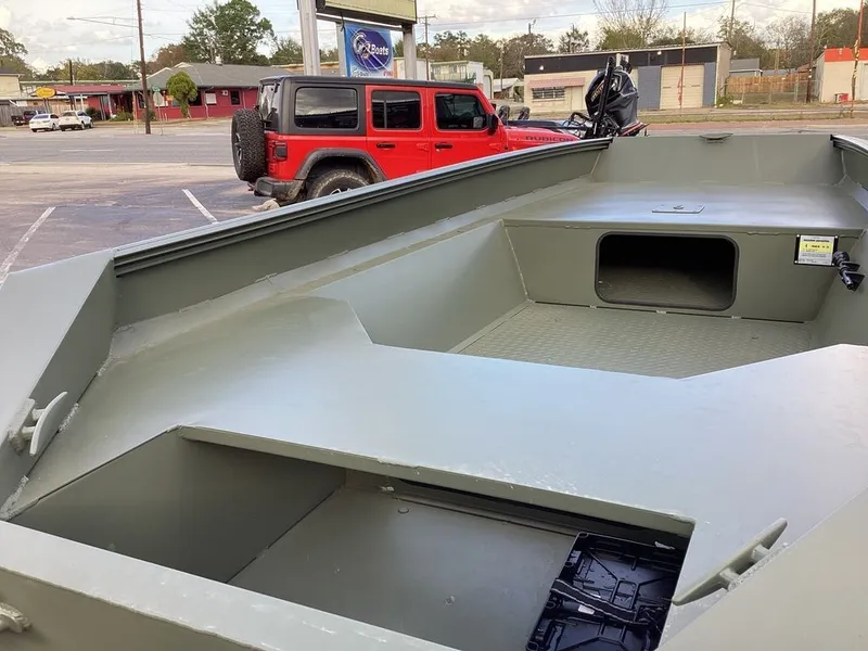 Slide: The Image of Edge Boats Sportsman 550 2026 - 19