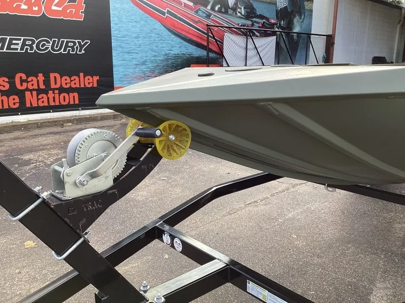 Slide: The Image of Edge Boats Sportsman 550 2026 - 24