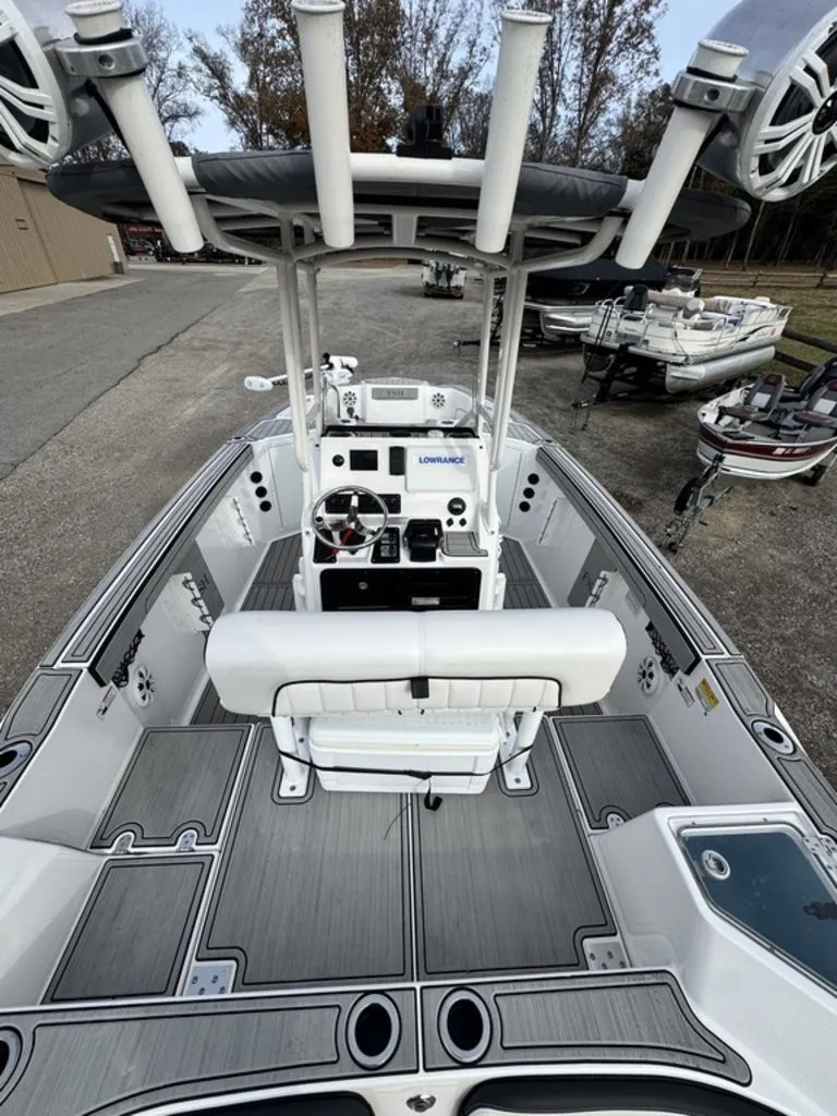 Slide: The Image of Yamaha 220 FSH Sport 2023 - 10