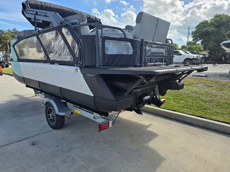 Slide: The Image of Sea-Doo Switch Cruise™ 18 - 230 hp - Tech Galvan 2026 - 2