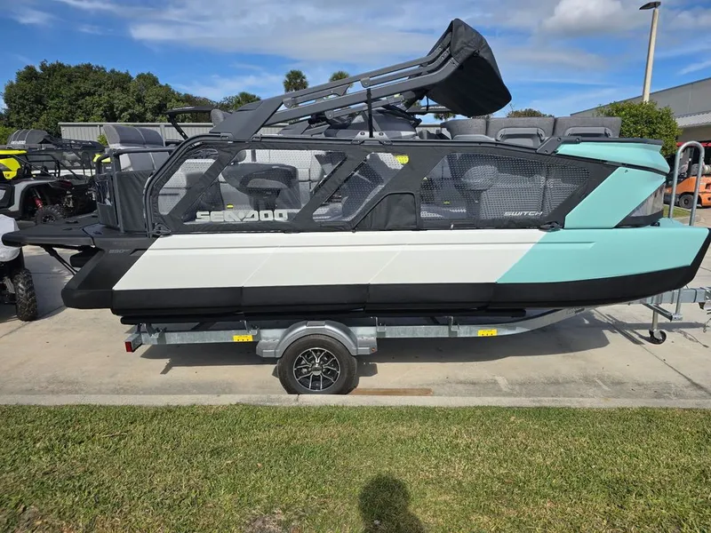 Slide: The Image of Sea-Doo Switch Cruise™ 18 - 230 hp - Tech Galvan 2026 - 5