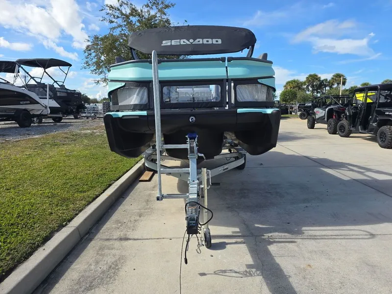 Slide: The Image of Sea-Doo Switch Cruise™ 18 - 230 hp - Tech Galvan 2026 - 7