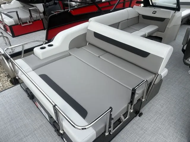 Slide: The Image of Princecraft VECTRA 23 WRL/150XL EFI 4S 2026 - 10