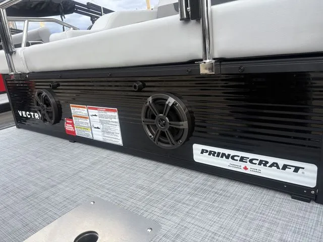 Slide: The Image of Princecraft VECTRA 23 WRL/150XL EFI 4S 2026 - 11