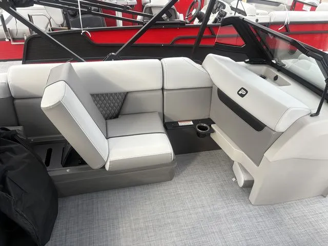 Slide: The Image of Princecraft VECTRA 23 WRL/150XL EFI 4S 2026 - 8