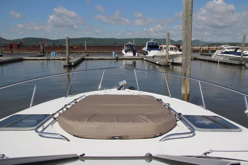 Slide: The Image of 2008 Chaparral Signature 330 yacht docked at marina under blue sky. - 14