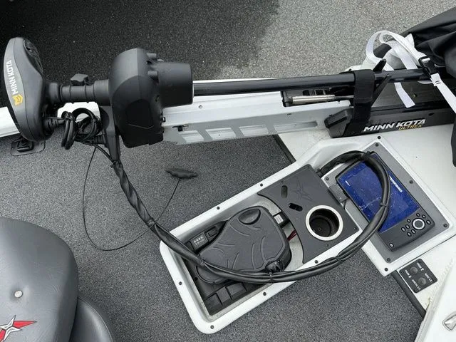 Slide: The Image of 2022 Vexus AVX1880 boat with Minn Kota trolling motor and control panel. - 10