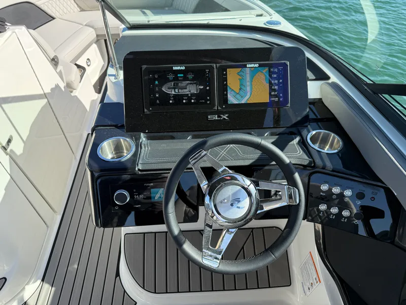 Slide: The Image of Sea Ray SLX 260 Outboard 2026 - 11