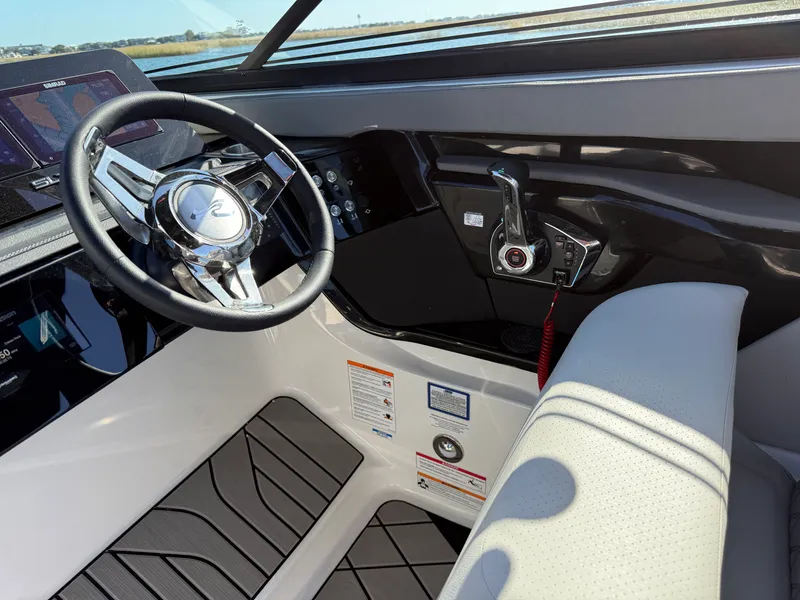 Slide: The Image of Sea Ray SLX 260 Outboard 2026 - 12