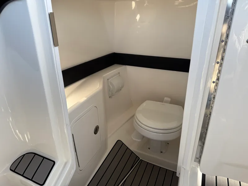 Slide: The Image of Sea Ray SLX 260 Outboard 2026 - 14