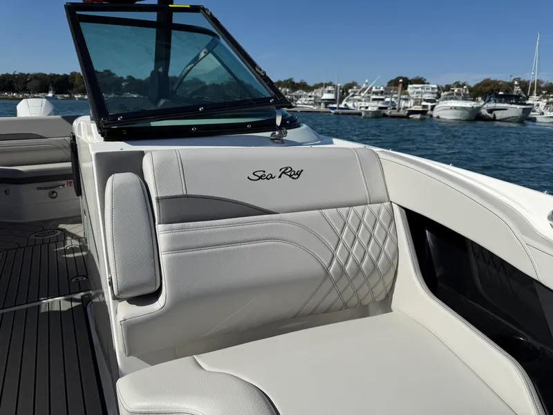 Slide: The Image of Sea Ray SLX 260 Outboard 2026 - 16