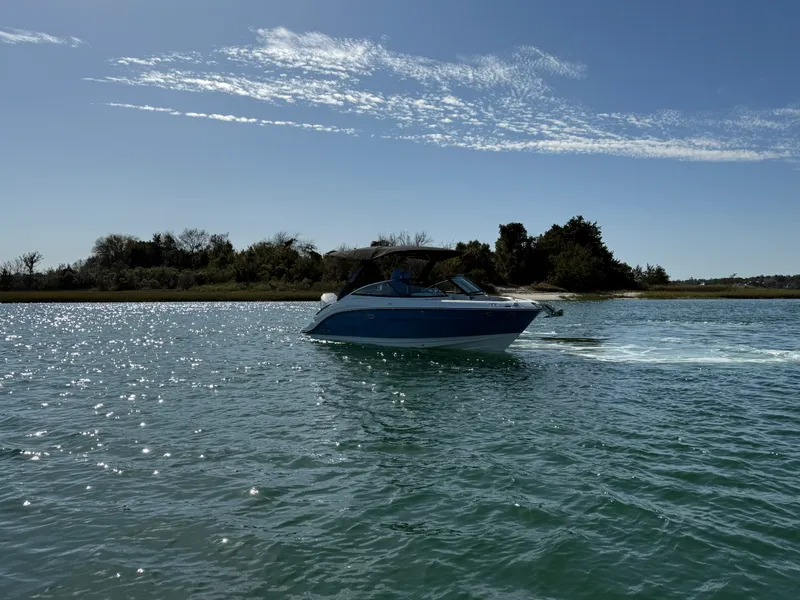 Slide: The Image of Sea Ray SLX 260 Outboard 2026 - 18