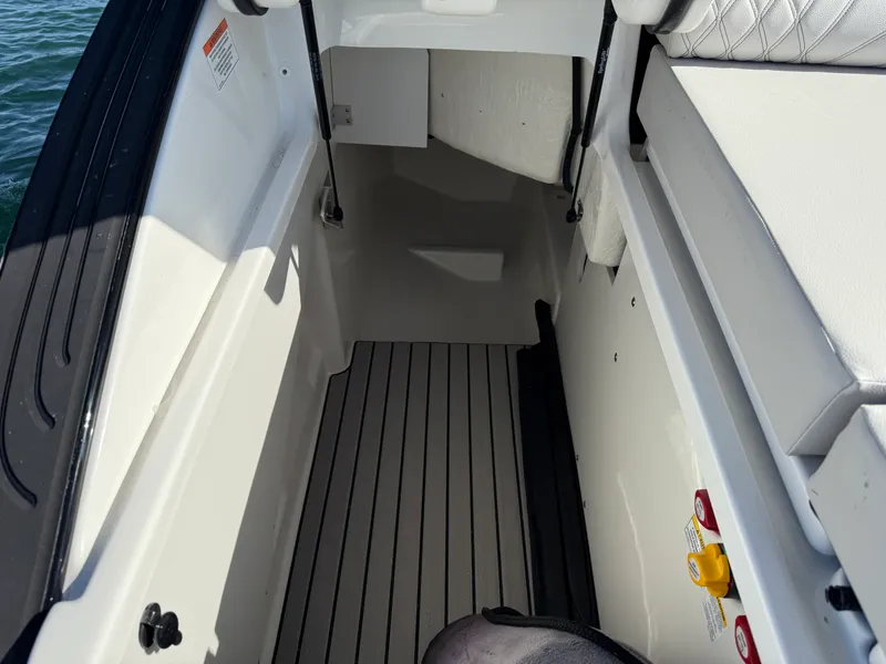 Slide: The Image of Sea Ray SLX 260 Outboard 2026 - 5