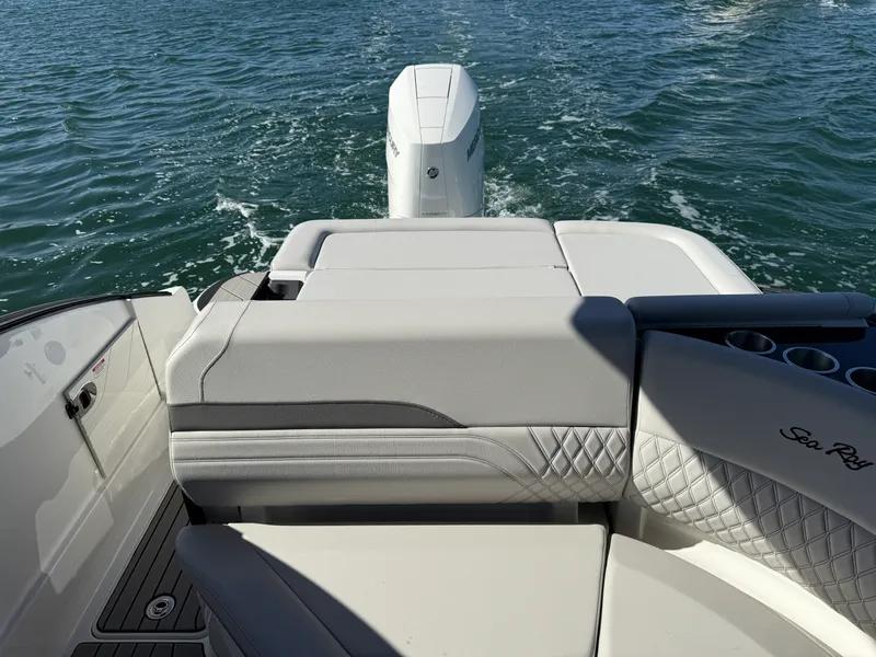 Slide: The Image of Sea Ray SLX 260 Outboard 2026 - 7