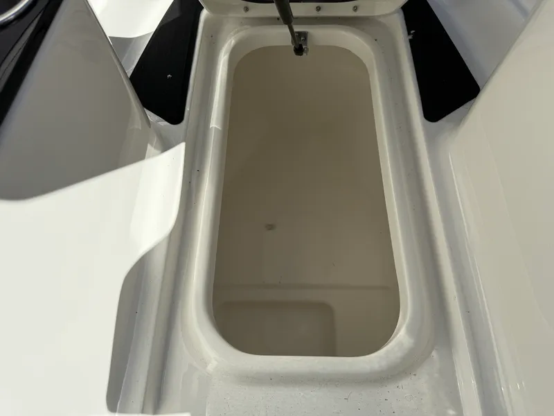 Slide: The Image of Sea Ray SLX 260 Outboard 2026 - 9