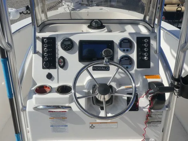 Slide: The Image of Robalo R180 Center Console 2017 - 16