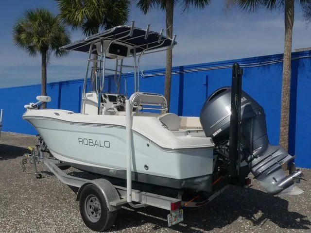 Slide: The Image of Robalo R180 Center Console 2017 - 6