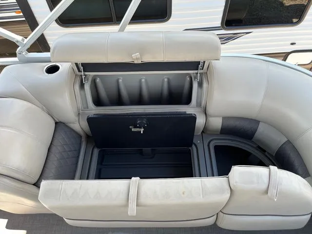 Slide: The Image of Sun Tracker 24PB XP3 2020 - 11