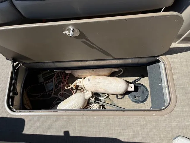 Slide: The Image of Sun Tracker 24PB XP3 2020 - 14