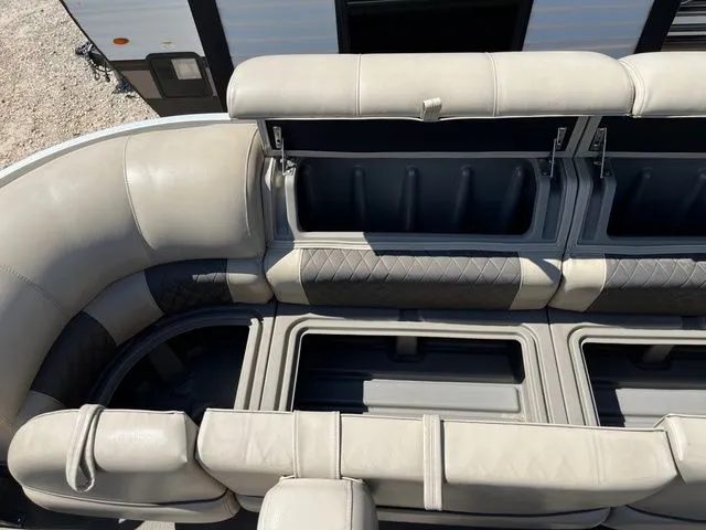 Slide: The Image of Sun Tracker 24PB XP3 2020 - 16