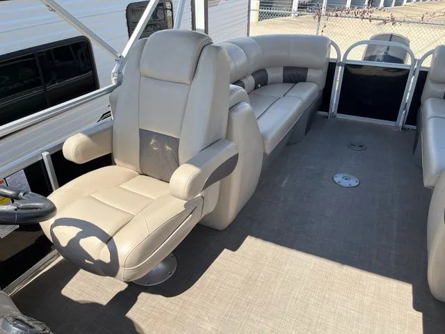 Slide: The Image of Sun Tracker 24PB XP3 2020 - 30