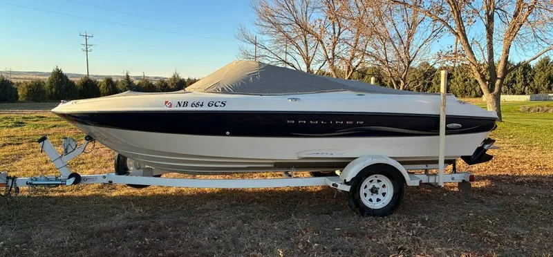 Slide: The Image of Bayliner CAPRI 2002 - 3