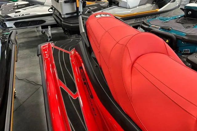 Slide: The Image of Yamaha GP SVHO-TORCH RED 2026 - 24