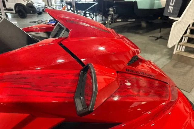 Slide: The Image of Yamaha GP SVHO-TORCH RED 2026 - 8