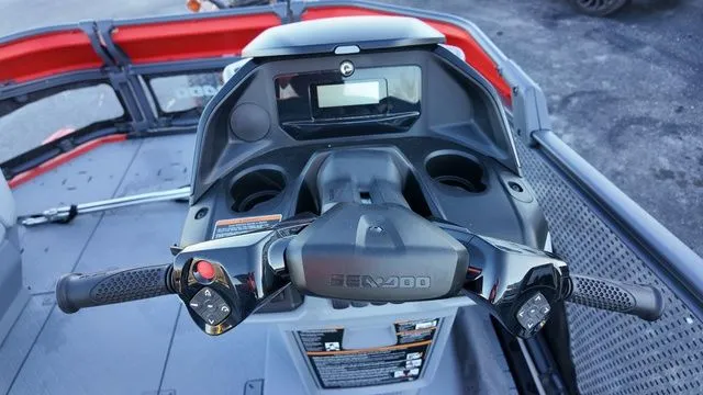 Slide: The Image of Sea-Doo Switch Compact 2024 - 10