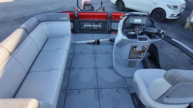 Slide: The Image of Sea-Doo Switch Compact 2024 - 12