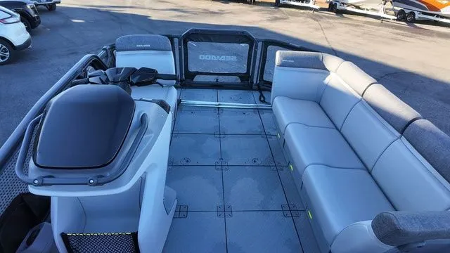 Slide: The Image of Sea-Doo Switch Compact 2024 - 8