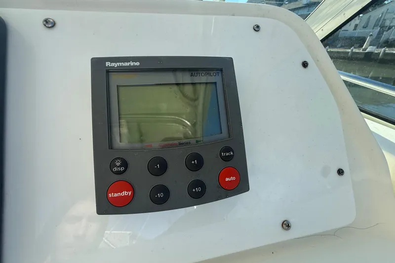 Slide: The Image of Raymarine autopilot control on 2002 Wellcraft 290 Coastal boat dashboard. - 16