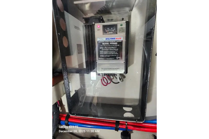 Slide: The Image of Inteli-Power Marine Converter/Charger mod.PD2050 - 47