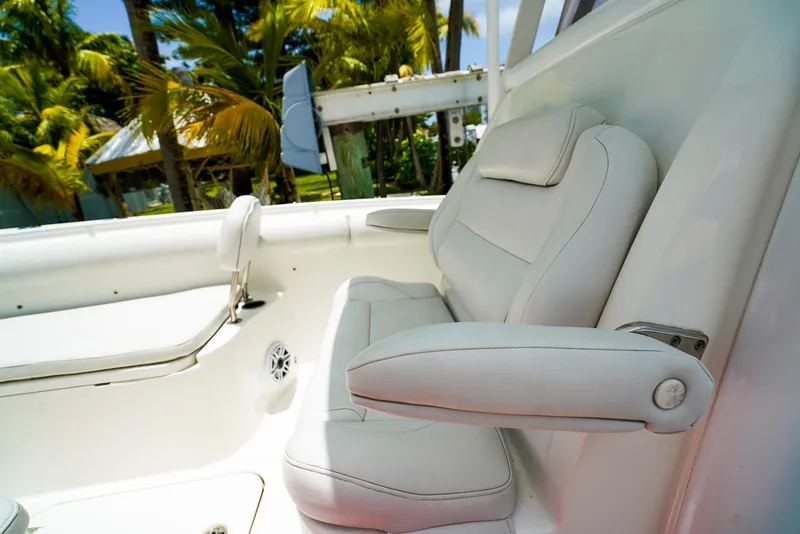 Slide: The Image of 2016 Sea Hunt Gamefish 30 boat with spacious seating and sleek design. - 15