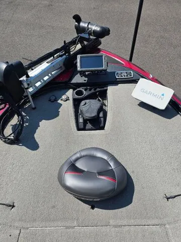 Slide: The Image of 2018 Nitro Z21 boat deck with Garmin electronics and seating. - 6