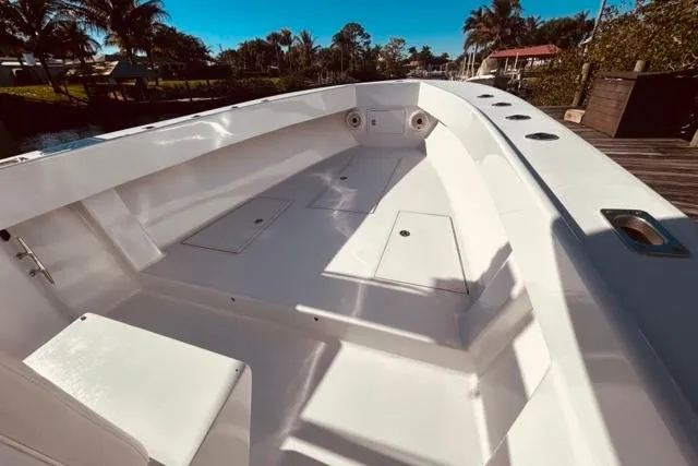 Slide: The Image of 1989 Whitewater 28 boat interior with clean, spacious deck and seating area. - 36
