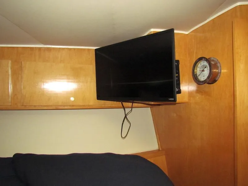 Slide: The Image of Interior of 1998 Navigator 53 yacht with mounted TV and wall clock. - 27