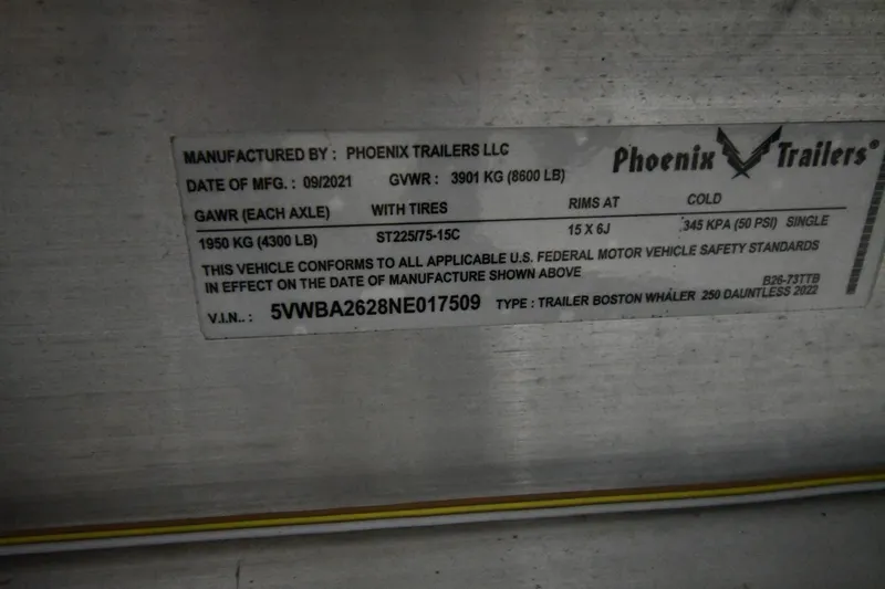 Slide: The Image of Boston Whaler 250 Dauntless 2022 - 50