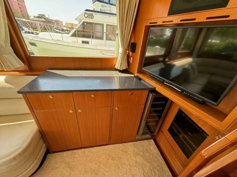 Slide: The Image of Salon Entertainment Looking Port - 12