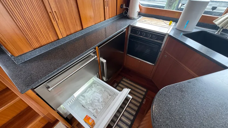 Slide: The Image of Galley Ice Maker - 18