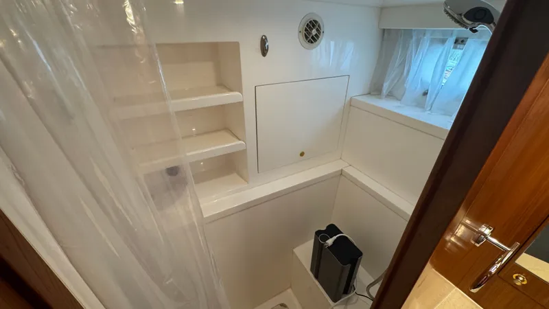 Slide: The Image of Owner's Ensuite Head - 33