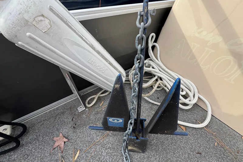 Slide: The Image of 2017 SUNTRACKER TRI-TOON, Fishin' Barge 22 DLX - 16