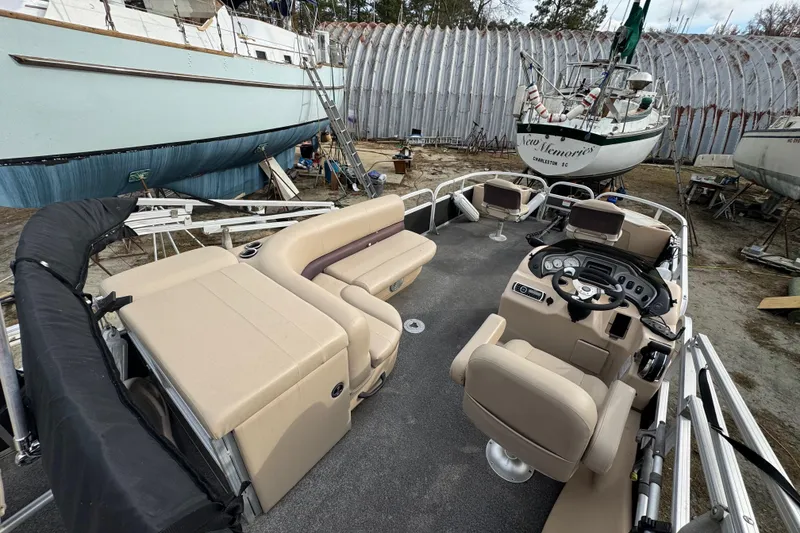 Slide: The Image of 2017 SUNTRACKER TRI-TOON, Fishin' Barge 22 DLX - 19