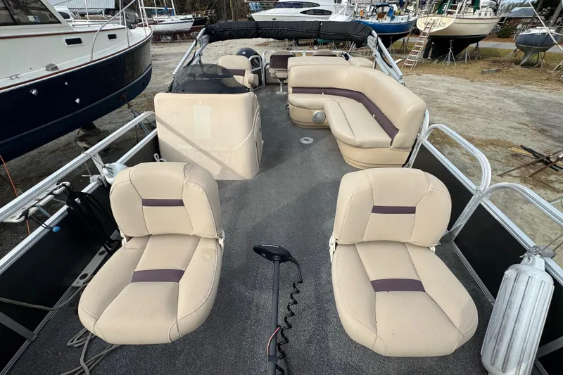 Slide: The Image of 2017 SUNTRACKER TRI-TOON, Fishin' Barge 22 DLX - 23