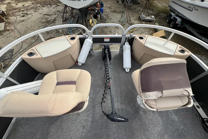 Slide: The Image of 2017 SUNTRACKER TRI-TOON, Fishin' Barge 22 DLX - 28