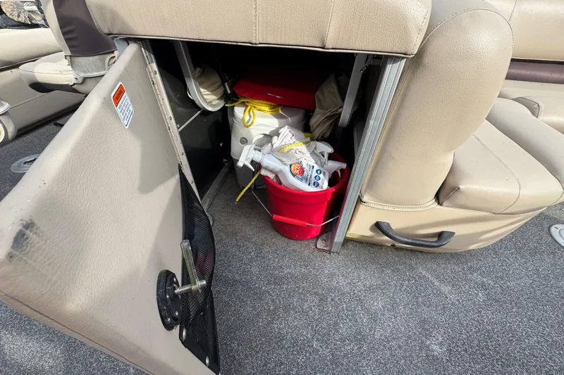 Slide: The Image of 2017 SUNTRACKER TRI-TOON storage compartment - 40